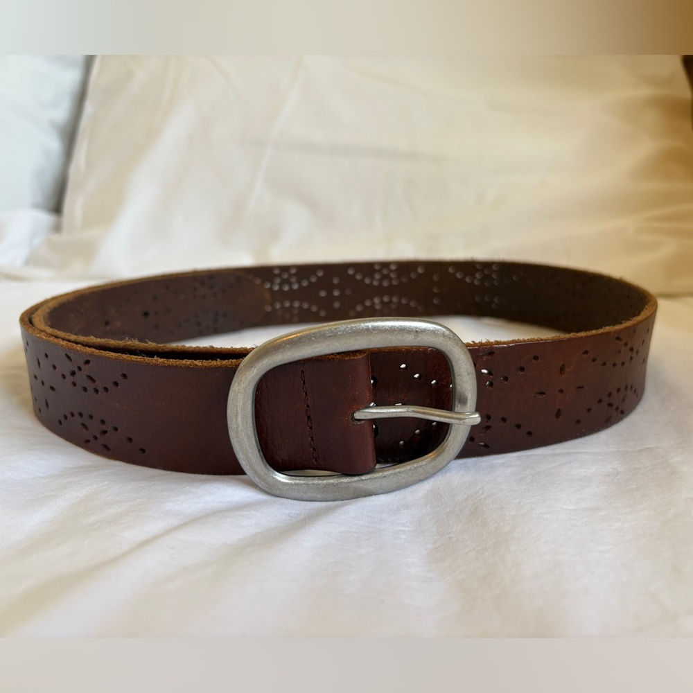 Women’s leather belt